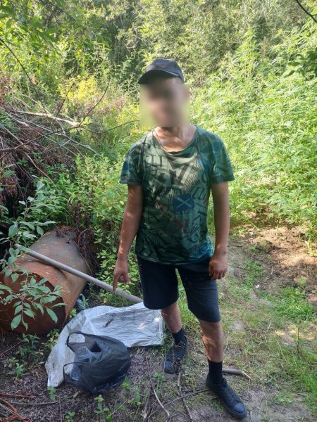 В Ульчском районе сотрудники полиции задержали троих местных жителей, подозреваемых в незаконном культивировании и хранении растительных наркотиков